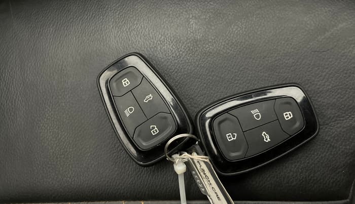 2022 Tata PUNCH CREATIVE  1.2 RTN DUAL TONE, Petrol, Manual, 65,672 km, Key Close Up