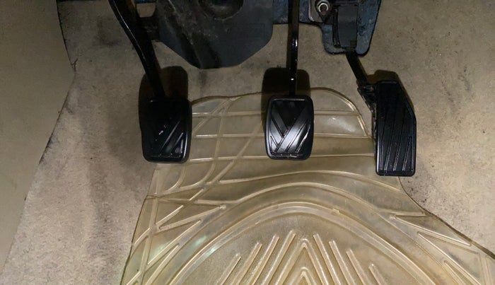 2019 Maruti Ertiga ZXI+ SHVS, Petrol, Manual, 93,355 km, Pedals