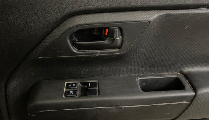 2022 Maruti New Wagon-R LXI CNG (O) 1.0, CNG, Manual, 1,16,308 km, Driver Side Door Panels Control