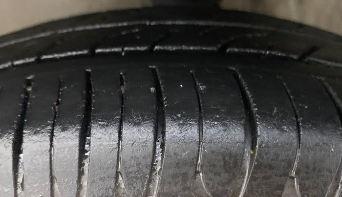 2014 Maruti Alto 800 LXI CNG, CNG, Manual, 80,817 km, Left Front Tyre Tread