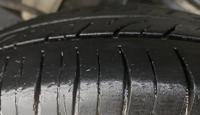 2014 Maruti Alto 800 LXI CNG, CNG, Manual, 80,817 km, Left Rear Tyre Tread
