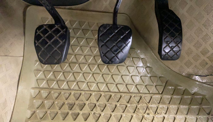 2013 Volkswagen Vento HIGHLINE 1.6 MPI, Petrol, Manual, 1,08,521 km, Pedals