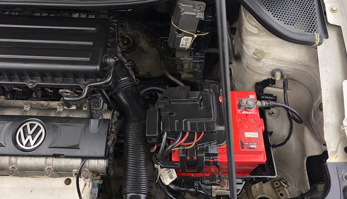 2013 Volkswagen Vento HIGHLINE 1.6 MPI, Petrol, Manual, 1,08,521 km, Engine View - Left