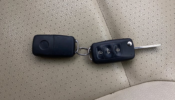 2013 Volkswagen Vento HIGHLINE 1.6 MPI, Petrol, Manual, 1,08,521 km, Key Close Up