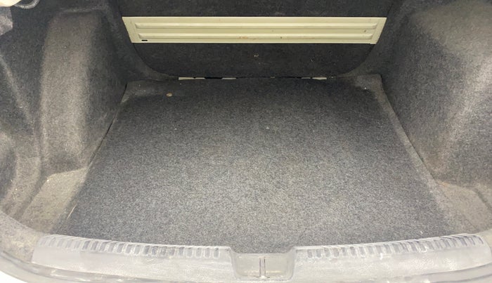 2013 Volkswagen Vento HIGHLINE 1.6 MPI, Petrol, Manual, 1,08,521 km, Boot Inside