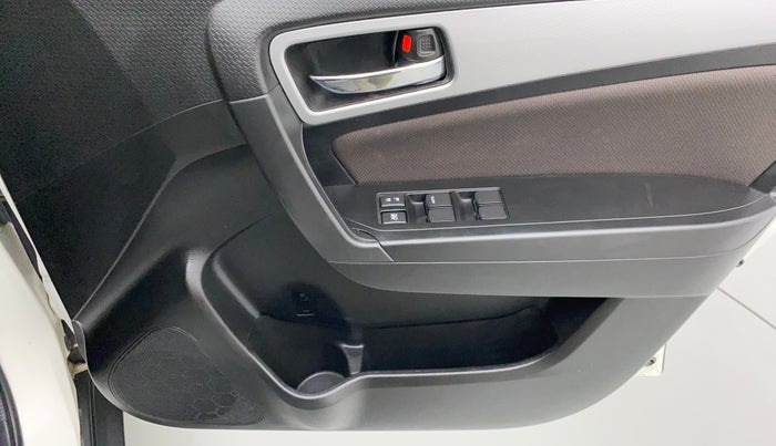 2022 Toyota URBAN CRUISER PREMIUM GRADE AT, Petrol, Automatic, 2,900 km, Driver Side Door Panels Control