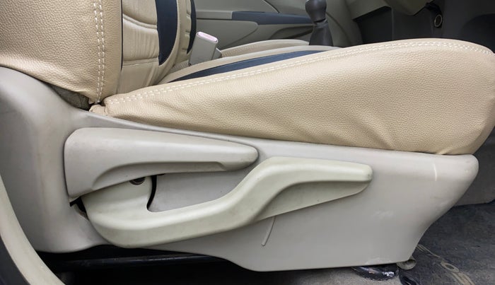 2014 Toyota Etios G, Petrol, Manual, 31,957 km, Driver Side Adjustment Panel