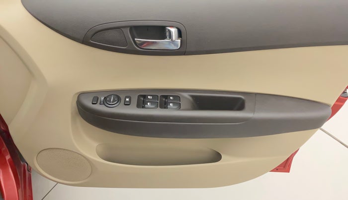 2012 Hyundai i20 SPORTZ 1.4 CRDI, Diesel, Manual, 95,453 km, Driver Side Door Panels Control