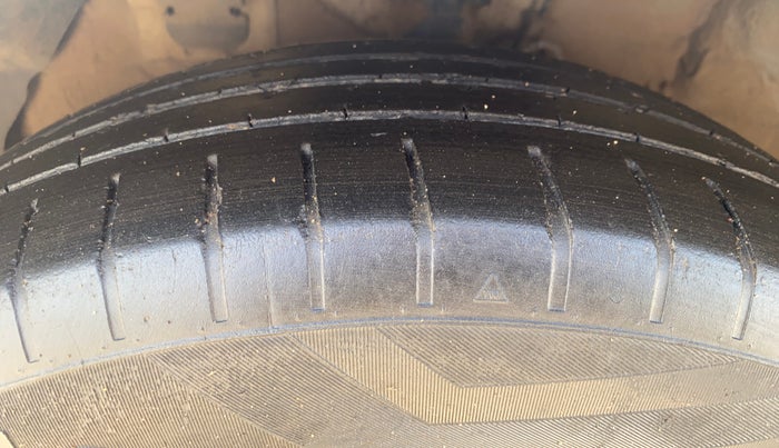 2016 Hyundai Verna 1.6 CRDI S, Diesel, Manual, 91,205 km, Left Front Tyre Tread