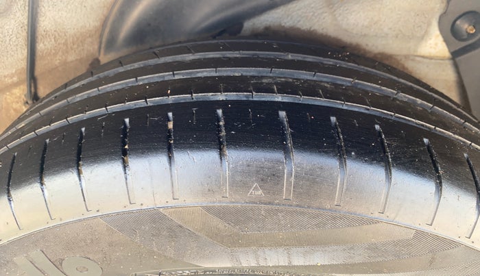 2016 Hyundai Verna 1.6 CRDI S, Diesel, Manual, 91,205 km, Left Rear Tyre Tread