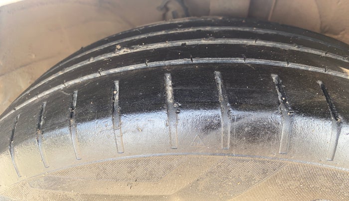 2016 Hyundai Verna 1.6 CRDI S, Diesel, Manual, 91,205 km, Right Front Tyre Tread