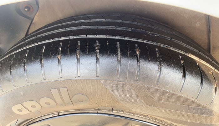 2016 Hyundai Verna 1.6 CRDI S, Diesel, Manual, 91,205 km, Right Rear Tyre Tread