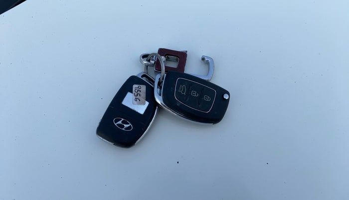 2016 Hyundai Verna 1.6 CRDI S, Diesel, Manual, 91,205 km, Key Close Up