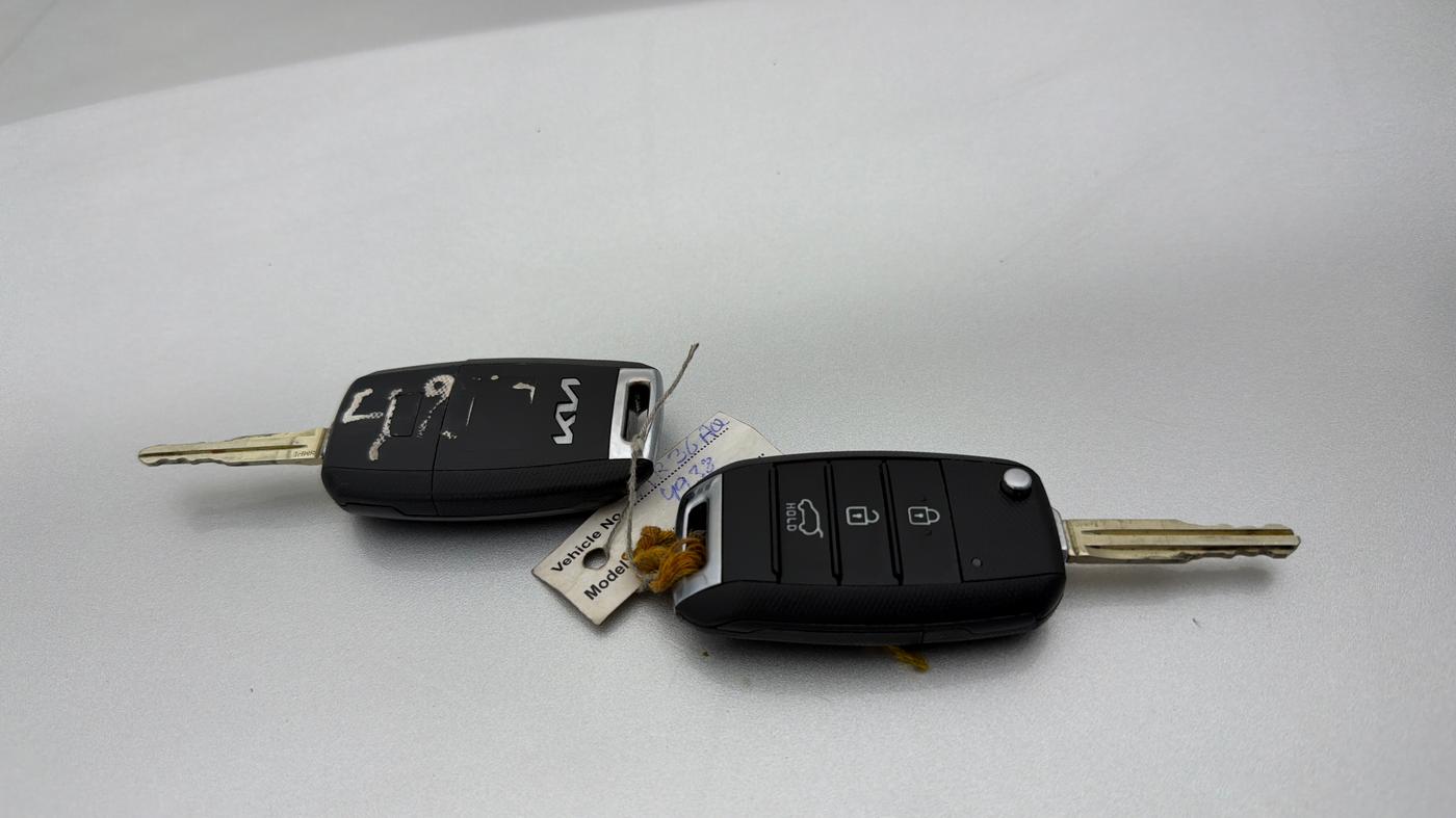2023 KIA SONET HTK PLUS 1.2, Petrol, Manual, 30,940 km, Key Close Up