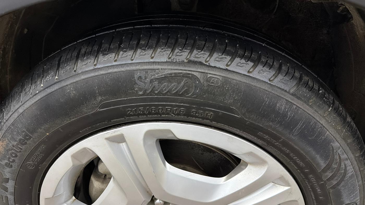 2023 KIA SONET HTK PLUS 1.2, Petrol, Manual, 30,940 km, Left Front Tyre Tread