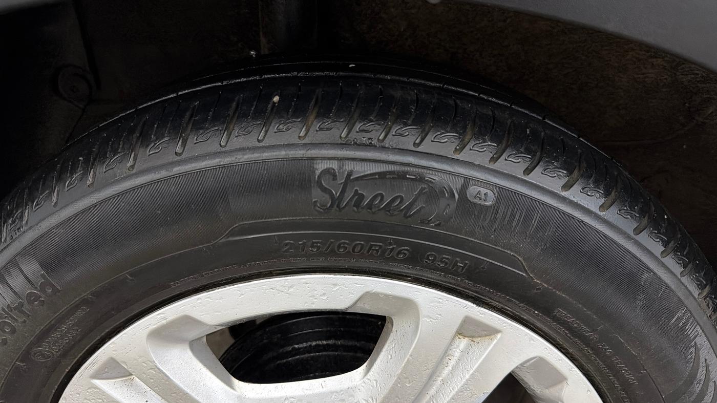 2023 KIA SONET HTK PLUS 1.2, Petrol, Manual, 30,940 km, Right Rear Tyre Tread