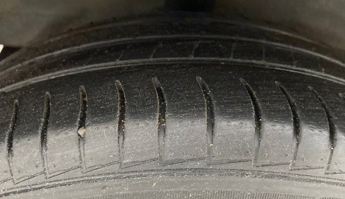 2019 Hyundai NEW SANTRO SPORTZ CNG, CNG, Manual, 39,957 km, Right Front Tyre Tread