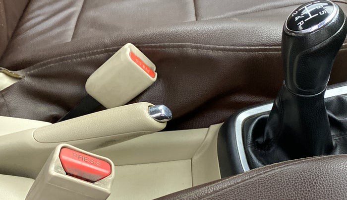 2018 Maruti Dzire VXI, Petrol, Manual, 29,115 km, Gear Lever