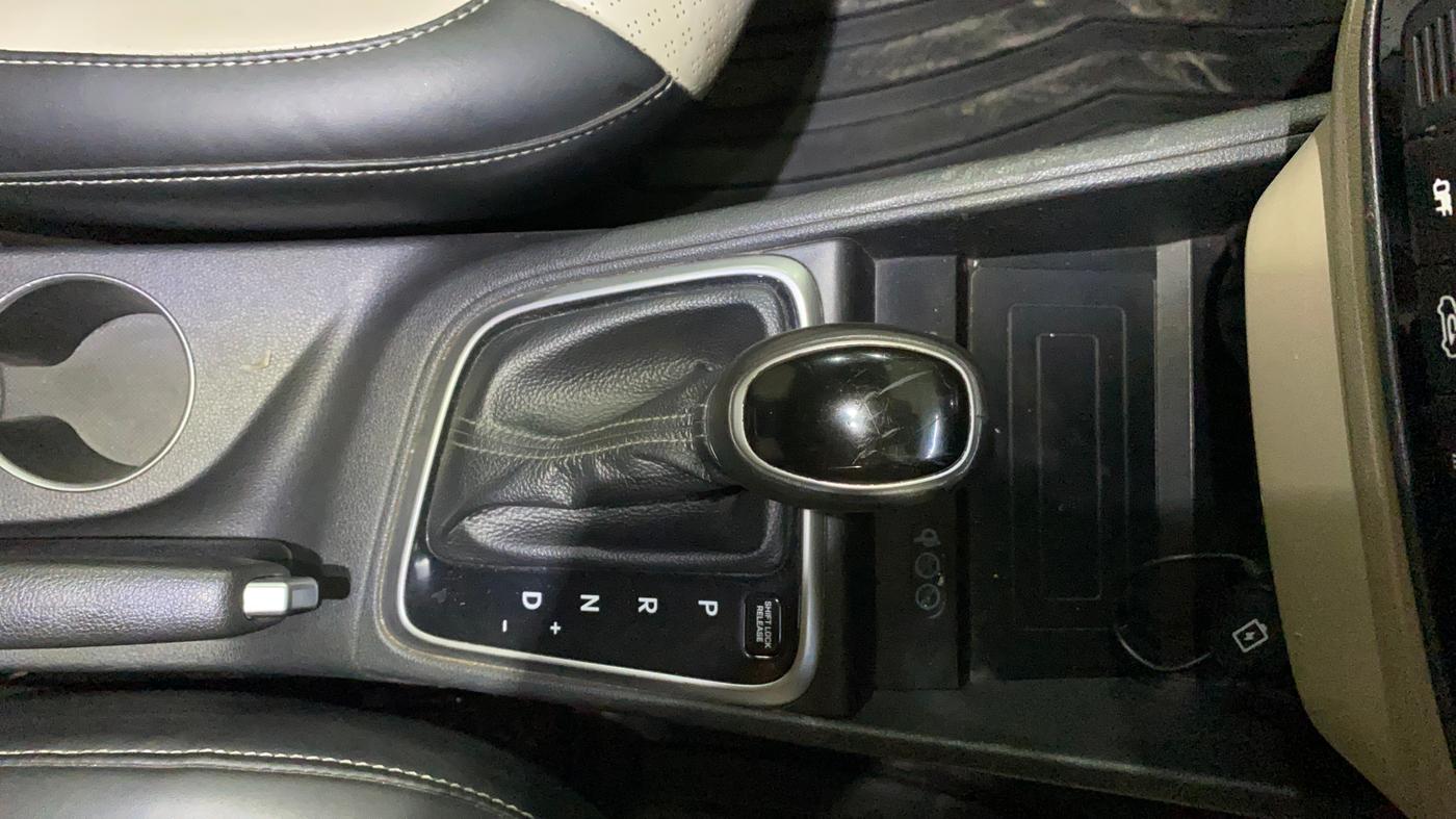 2022 Hyundai Verna SX 1.5 CRDI AT, Diesel, Automatic, 73,143 km, Gear Lever