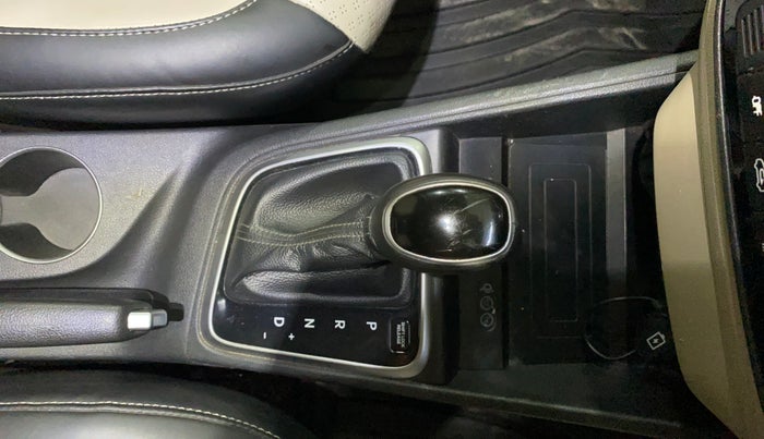 2022 Hyundai Verna SX 1.5 CRDI AT, Diesel, Automatic, 73,143 km, Gear Lever