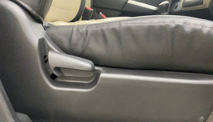 2013 Maruti Wagon R 1.0 VXI, Petrol, Manual, 34,301 km, Driver Side Adjustment Panel