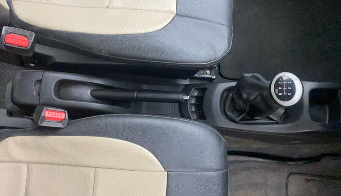 2013 Maruti Wagon R 1.0 VXI, Petrol, Manual, 34,301 km, Gear Lever