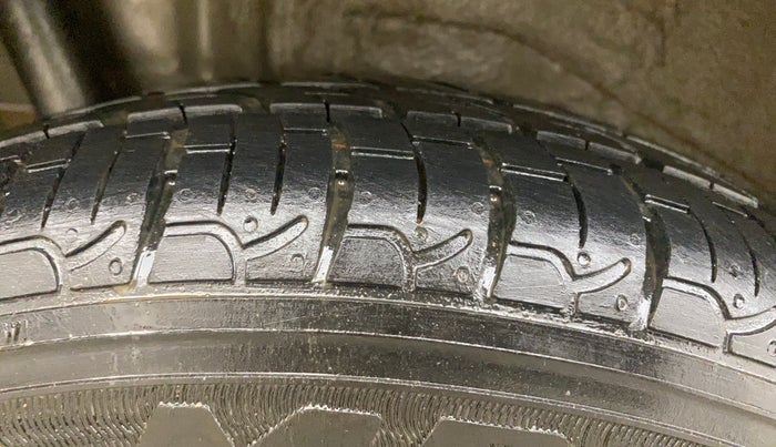 2013 Maruti Wagon R 1.0 VXI, Petrol, Manual, 34,301 km, Right Rear Tyre Tread