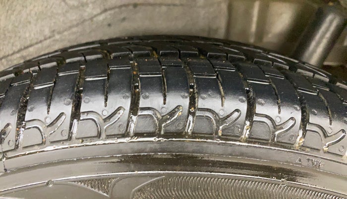 2013 Maruti Wagon R 1.0 VXI, Petrol, Manual, 34,301 km, Left Rear Tyre Tread