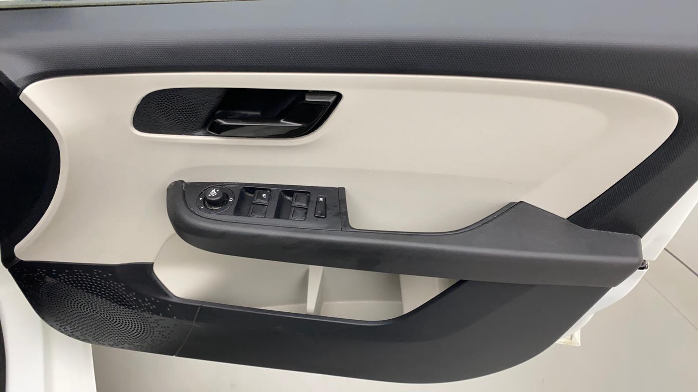 2022 Tata ALTROZ XMA PLUS PETROL, Petrol, Manual, 4,816 km, Driver Side Door Panels Control