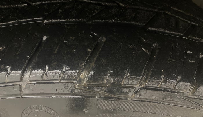 2020 MG HECTOR PLUS SHARP 1.5 PETROL TURBO DCT 6-STR, Petrol, Automatic, 62,570 km, Right Front Tyre Tread