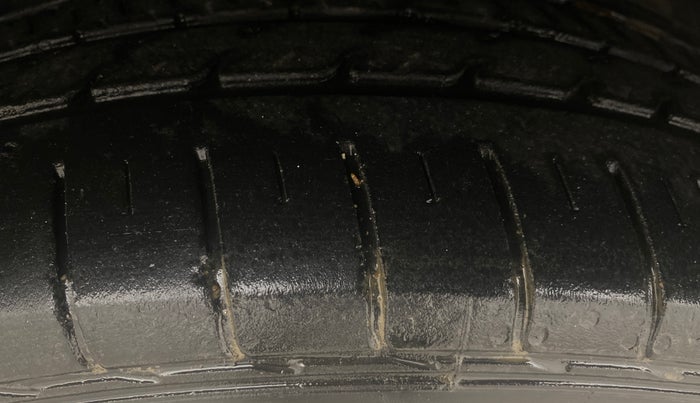 2020 MG HECTOR PLUS SHARP 1.5 PETROL TURBO DCT 6-STR, Petrol, Automatic, 62,570 km, Left Front Tyre Tread