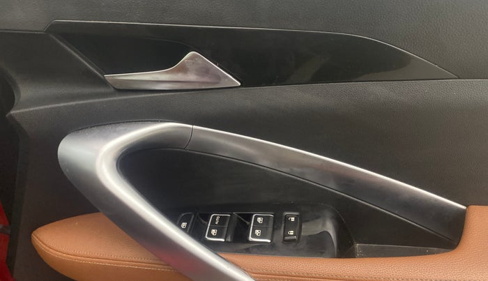 2020 MG HECTOR PLUS SHARP 1.5 PETROL TURBO DCT 6-STR, Petrol, Automatic, 62,570 km, Driver Side Door Panels Control