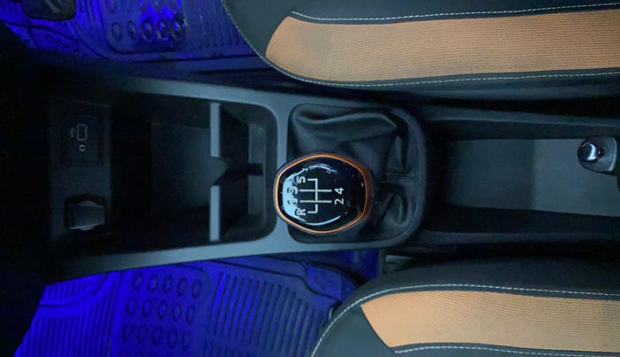 2020 Renault Kwid CLIMBER 1.0 (O), Petrol, Manual, 56,092 km, Gear Lever