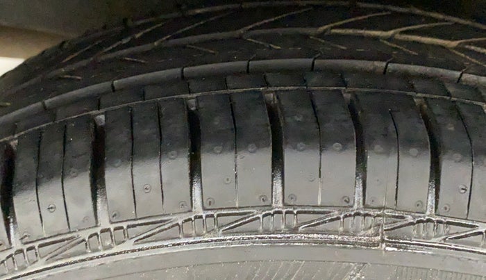 2018 Datsun Go Plus A (O), CNG, Manual, 46,512 km, Right Rear Tyre Tread