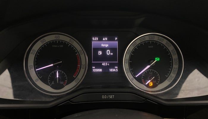 2016 Skoda Superb L&K 1.8 TSI AT, Petrol, Automatic, 1,05,887 km, Odometer Image