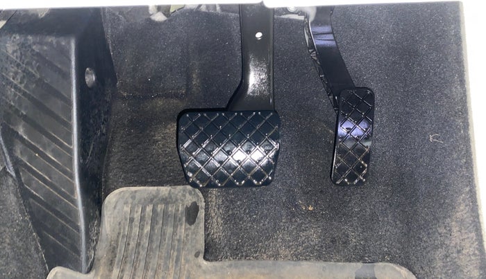 2016 Skoda Superb L&K 1.8 TSI AT, Petrol, Automatic, 1,05,887 km, Pedals