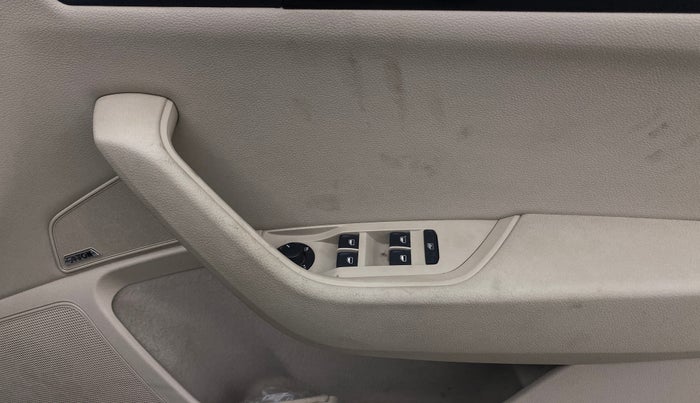 2016 Skoda Superb L&K 1.8 TSI AT, Petrol, Automatic, 1,05,887 km, Driver Side Door Panels Control