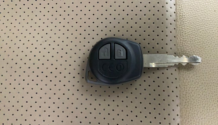 2018 Maruti Dzire VDI, Diesel, Manual, 1,20,237 km, Key Close Up