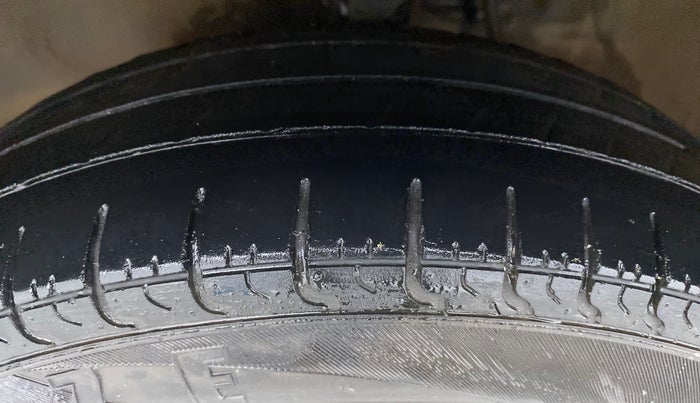 2019 Maruti Alto 800 LXI, Petrol, Manual, 51,247 km, Left Front Tyre Tread