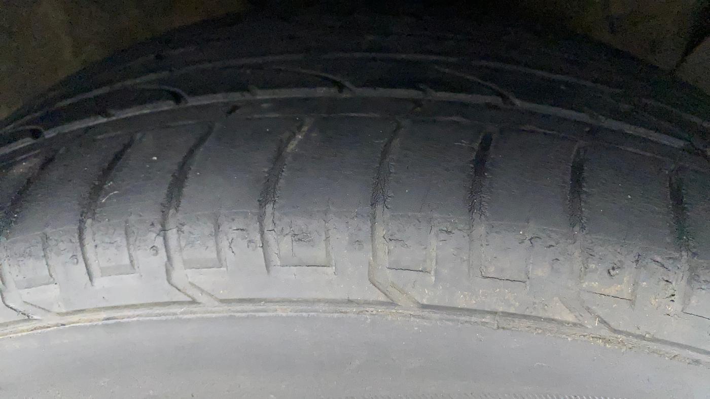 2017 Hyundai Creta SX PLUS 1.6 PETROL DUAL TONE, Petrol, Manual, 56,111 km, Right Front Tyre Tread