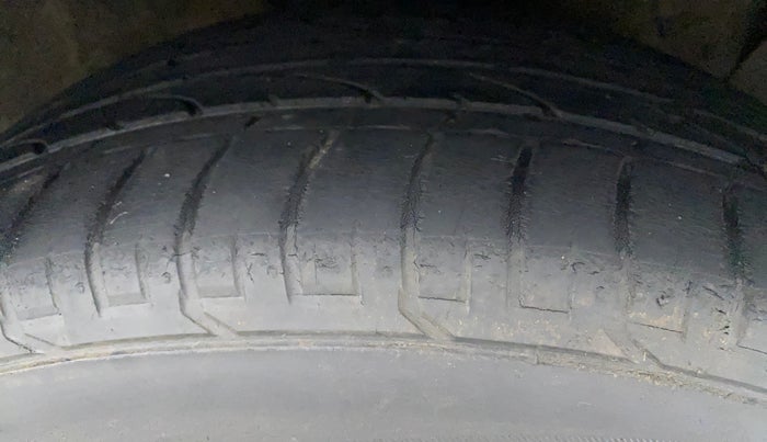 2017 Hyundai Creta SX PLUS 1.6 PETROL DUAL TONE, Petrol, Manual, 56,111 km, Right Front Tyre Tread