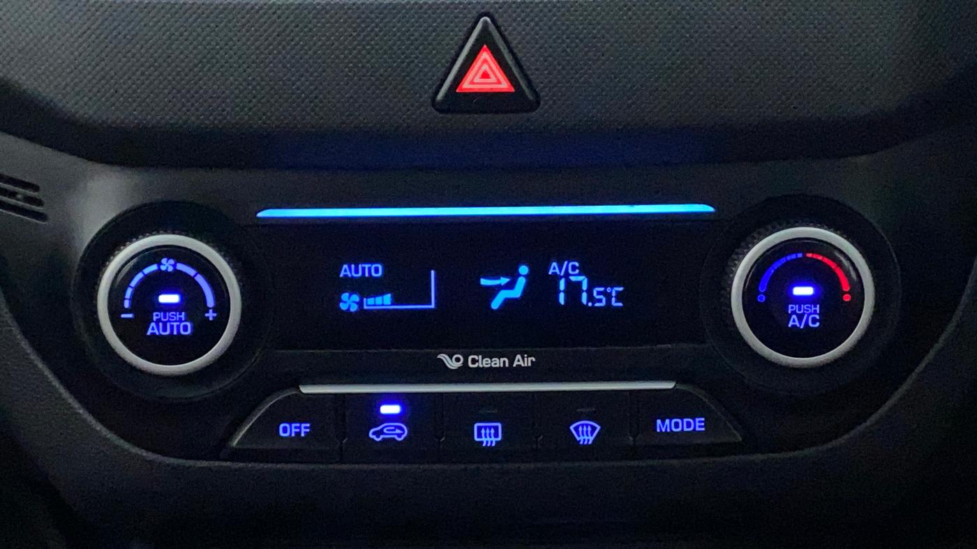 2017 Hyundai Creta SX PLUS 1.6 PETROL DUAL TONE, Petrol, Manual, 56,111 km, Automatic Climate Control