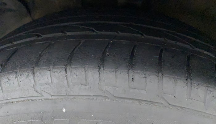 2017 Hyundai Creta SX PLUS 1.6 PETROL DUAL TONE, Petrol, Manual, 56,111 km, Left Front Tyre Tread