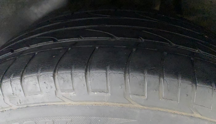 2017 Hyundai Creta SX PLUS 1.6 PETROL DUAL TONE, Petrol, Manual, 56,111 km, Left Rear Tyre Tread