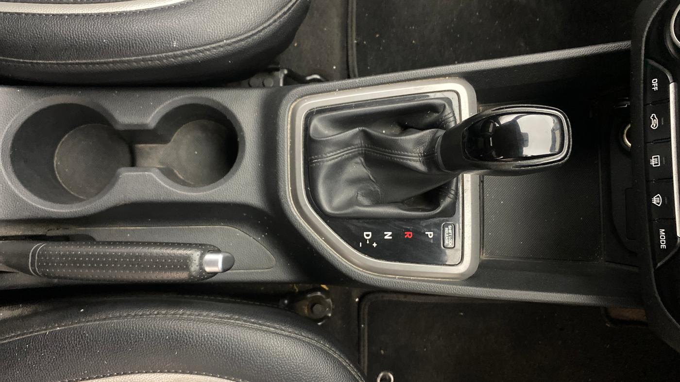 2018 Hyundai Creta SX PLUS AT 1.6 PETROL, Petrol, Automatic, 1,25,088 km, Gear Lever