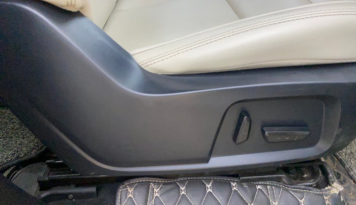 2021 Tata Safari XZA PLUS 6S, Diesel, Automatic, 1,19,750 km, Driver Side Adjustment Panel