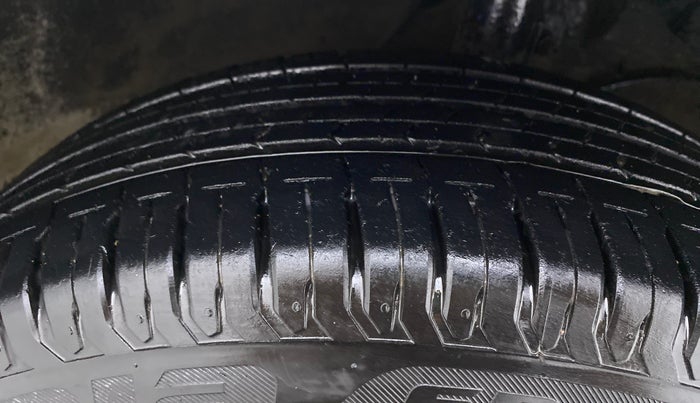 2022 Maruti Ertiga ZXI SHVS, Petrol, Manual, 32,437 km, Right Front Tyre Tread