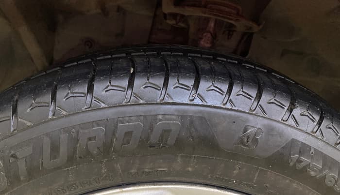 2017 Ford Figo Aspire TITANIUM 1.2 PETROL, Petrol, Manual, 56,731 km, Left Front Tyre Tread