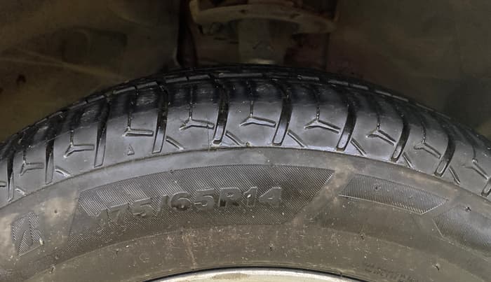 2017 Ford Figo Aspire TITANIUM 1.2 PETROL, Petrol, Manual, 56,731 km, Right Front Tyre Tread