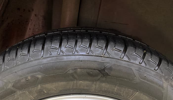 2017 Ford Figo Aspire TITANIUM 1.2 PETROL, Petrol, Manual, 56,731 km, Right Rear Tyre Tread